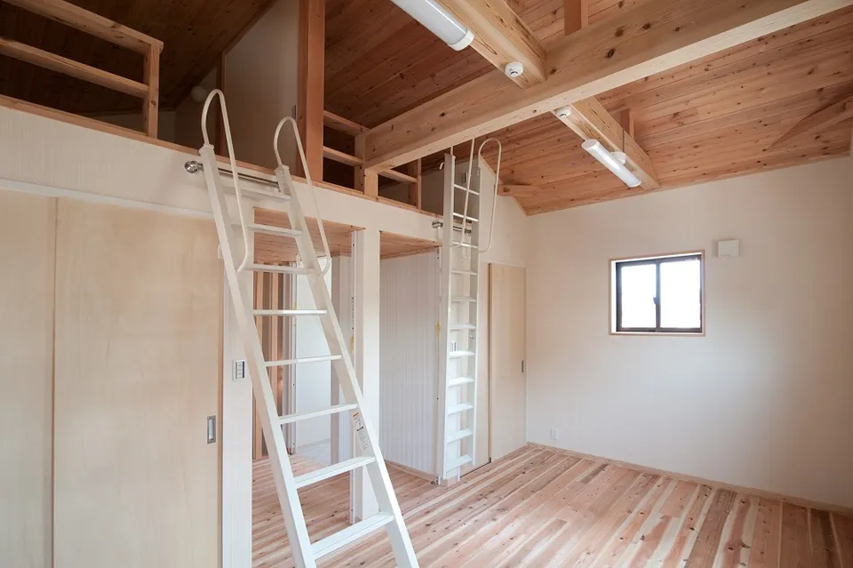 子ども部屋はいずれ2つに。ロフトを造って収納を増やしました。